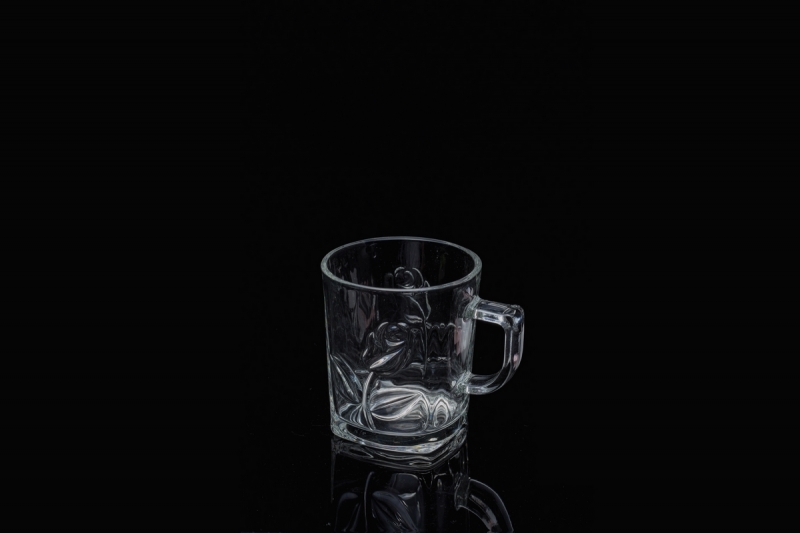 玻璃酒杯的耐热性如何？玻璃能承受多高的温度？